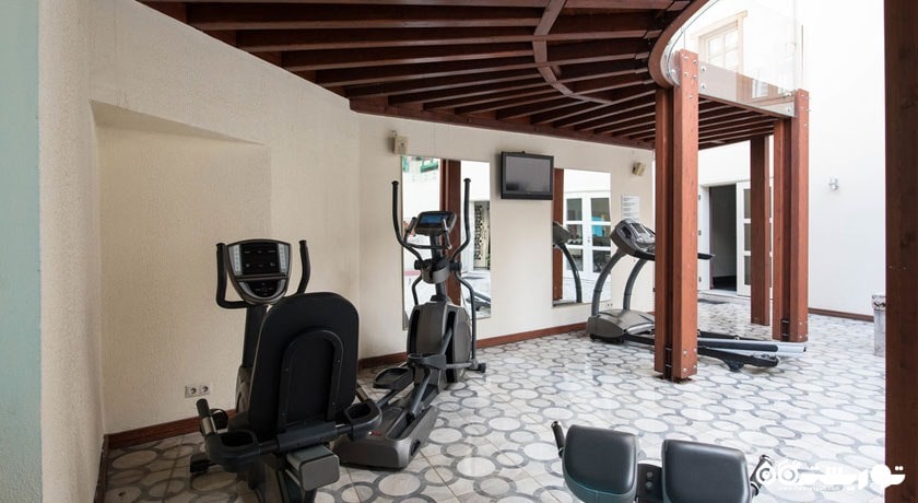 نمای سالن بدنسازی روباز هتل